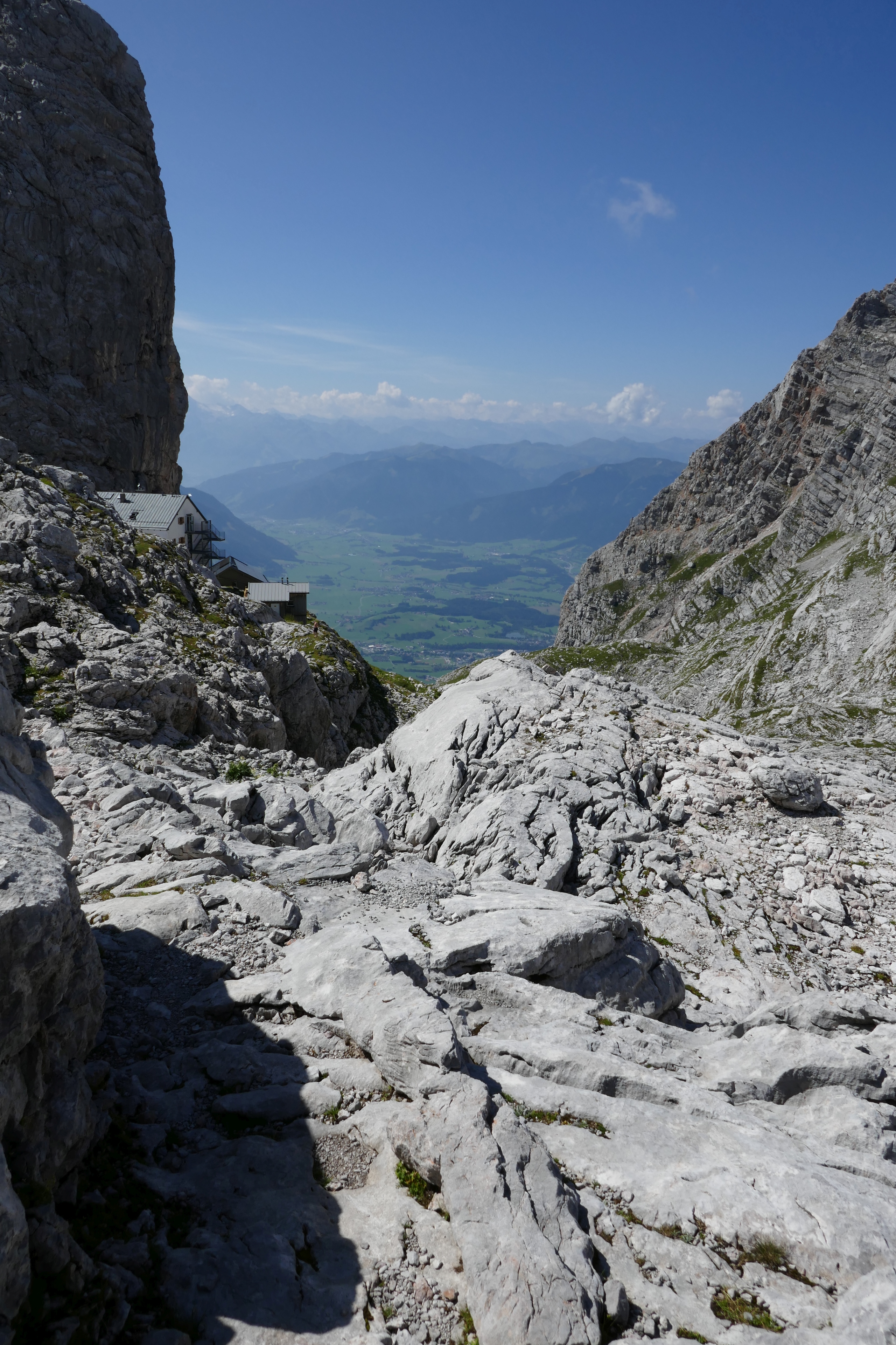 Riemannhaus und Blick hinab